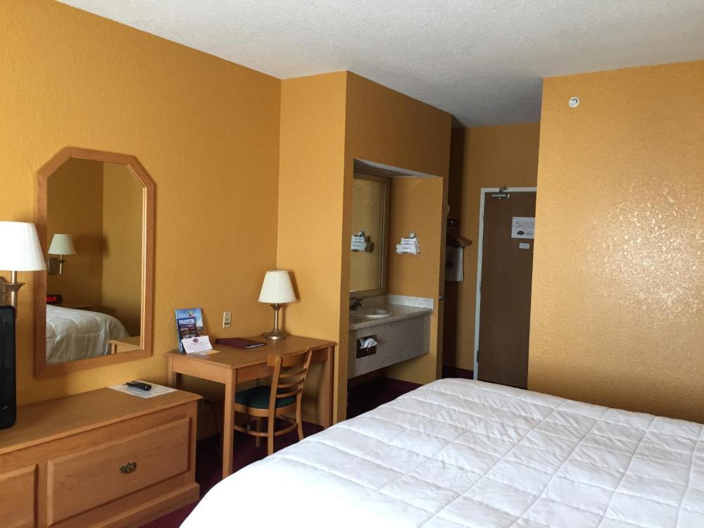 King Room - Non-Smoking interior